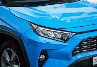 Подержанный автомобиль Toyota RAV4 2021 года (11 фото)
