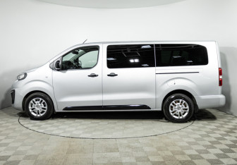 Подержанный автомобиль Peugeot Traveller 2019 года (8 фото)