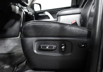 Подержанный автомобиль Toyota Land Cruiser Suv 2013 года (13 фото)