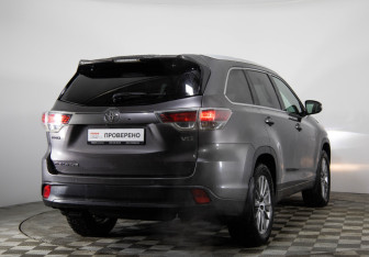 Подержанный автомобиль Toyota Highlander 2015 года (6 фото)