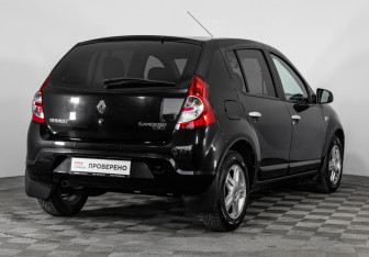 Подержанный автомобиль Renault Sandero 2013 года (5 фото)