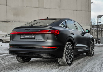 Подержанный автомобиль Audi e-tron Sportback 2021 года (7 фото)