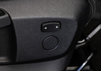 Подержанный автомобиль BMW X1 2017 года (32 фото)