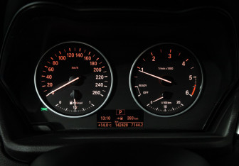 Подержанный автомобиль BMW X1 2017 года (12 фото)