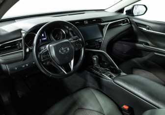 Подержанный автомобиль Toyota Camry Sedan 2019 года (11 фото)