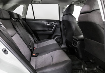 Подержанный автомобиль Toyota RAV4 2020 года (25 фото)