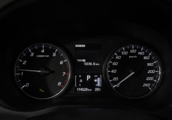 Подержанный автомобиль Mitsubishi Outlander 2017 года (13 фото)