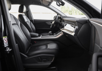 Подержанный автомобиль Audi Q7 2019 года (30 фото)