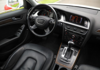 Подержанный автомобиль Audi A4 Sedan 2014 года (10 фото)