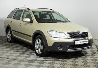 Подержанный автомобиль Skoda Octavia Wagon 2011 года (3 фото)