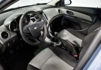Подержанный автомобиль Chevrolet Cruze Sedan 2012 года (9 фото)