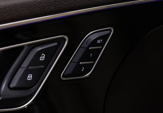 Подержанный автомобиль Audi Q7 2015 года (21 фото)