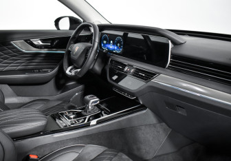 Подержанный автомобиль Hongqi HS5 2023 года (14 фото)