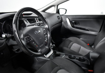 Подержанный автомобиль Kia Ceed Hatchback 2012 года (9 фото)