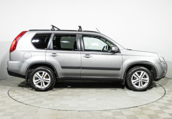 Подержанный автомобиль Nissan X-Trail 2011 года (4 фото)