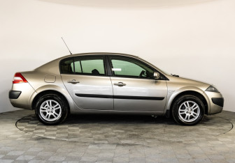 Подержанный автомобиль Renault Megane Sedan 2008 года (4 фото)
