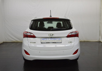 Подержанный автомобиль Hyundai i30 Wagon 2012 года (6 фото)