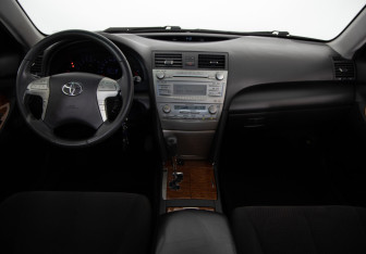 Подержанный автомобиль Toyota Camry Sedan 2010 года (9 фото)
