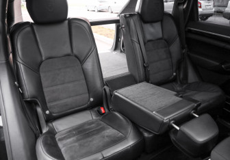 Подержанный автомобиль Porsche Cayenne 2016 года (33 фото)