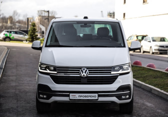 Подержанный автомобиль Volkswagen Multivan 2020 года (3 фото)