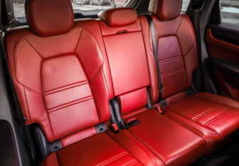 Подержанный автомобиль Porsche Cayenne 2019 года (32 фото)