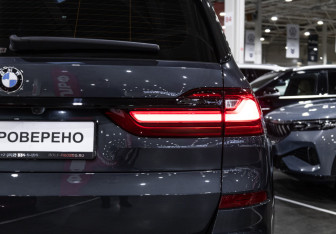 Подержанный автомобиль BMW X7 2020 года (12 фото)