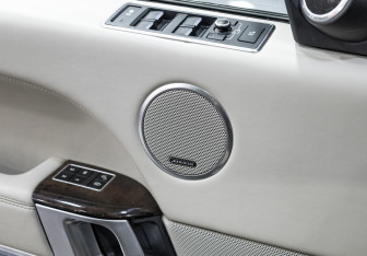 Подержанный автомобиль Land Rover Range Rover 2014 года (27 фото)
