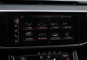 Подержанный автомобиль Audi A8 2019 года (16 фото)