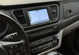 Подержанный автомобиль Kia Carnival 2020 года (15 фото)
