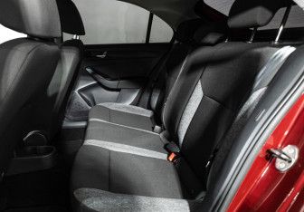 Подержанный автомобиль Skoda Rapid Liftback 2020 года (10 фото)