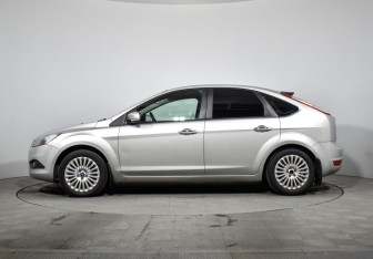 Подержанный автомобиль Ford Focus Hatchback 2010 года (8 фото)