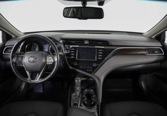 Подержанный автомобиль Toyota Camry Sedan 2018 года (9 фото)