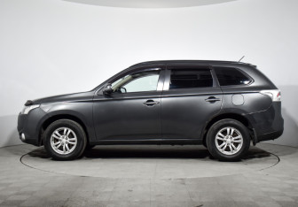 Подержанный автомобиль Mitsubishi Outlander 2013 года (8 фото)