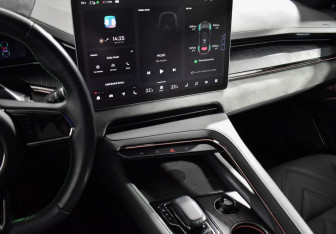 Подержанный автомобиль Zeekr 001 2022 года (16 фото)