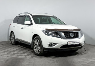 Подержанный автомобиль Nissan Pathfinder 2015 года (3 фото)