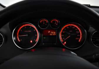 Подержанный автомобиль Peugeot 308 Hatchback 2011 года (17 фото)