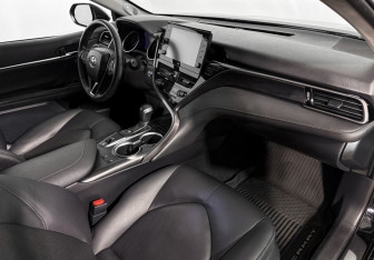 Подержанный автомобиль Toyota Camry Sedan 2022 года (14 фото)