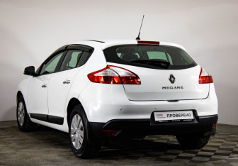 Подержанный автомобиль Renault Megane Hatchback 2011 года (7 фото)