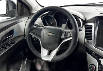 Подержанный автомобиль Chevrolet Cruze Sedan 2010 года (15 фото)
