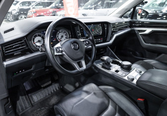 Подержанный автомобиль Volkswagen Touareg 2019 года (18 фото)