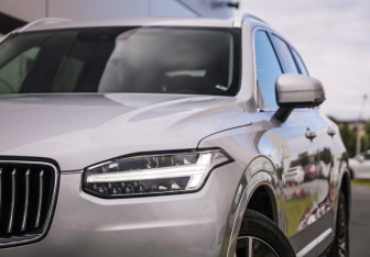 Подержанный автомобиль Volvo XC90 2021 года (2 фото)