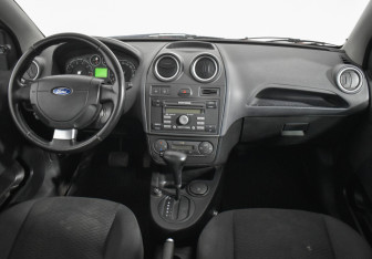 Подержанный автомобиль Ford Fiesta Hatchback 2007 года (13 фото)
