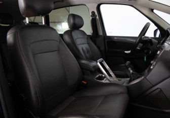 Подержанный автомобиль Ford S-MAX 2008 года (16 фото)