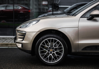 Подержанный автомобиль Porsche Macan 2017 года (10 фото)