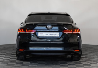 Подержанный автомобиль Toyota Camry Sedan 2018 года (6 фото)