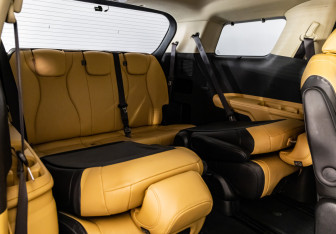Подержанный автомобиль Kia Carnival 2022 года (26 фото)