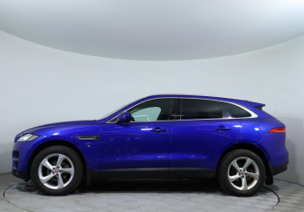 Подержанный автомобиль Jaguar F-Pace 2018 года (9 фото)