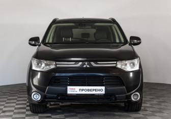 Подержанный автомобиль Mitsubishi Outlander 2013 года (2 фото)