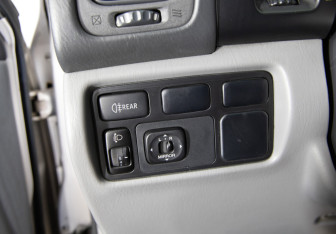 Подержанный автомобиль Toyota Land Cruiser Suv 1999 года (17 фото)