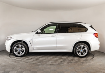 Подержанный автомобиль BMW X5 2017 года (8 фото)